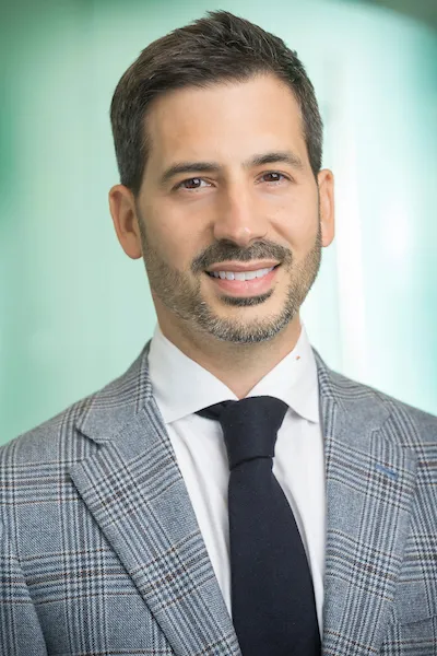 Cirujano oral, Dr. Vicente Coviello